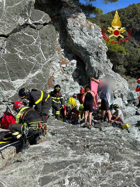 Scivola E Precipita Sugli Scogli Grave Un Turista Mantovano La Voce