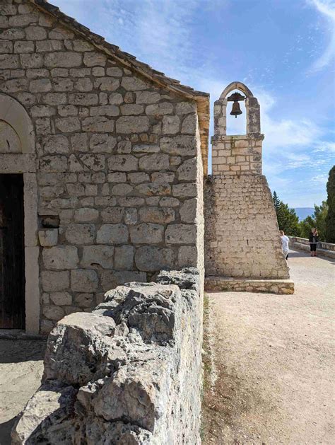 Travelogue: A Scamper Up Marjan Hill - Wonder & Sundry