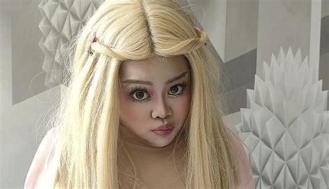 6 Gaya Totalitas Kekeyi Cosplay Jadi Barbie Kenakan Baju Pink Hingga Wig Blonde Dapat Pujian