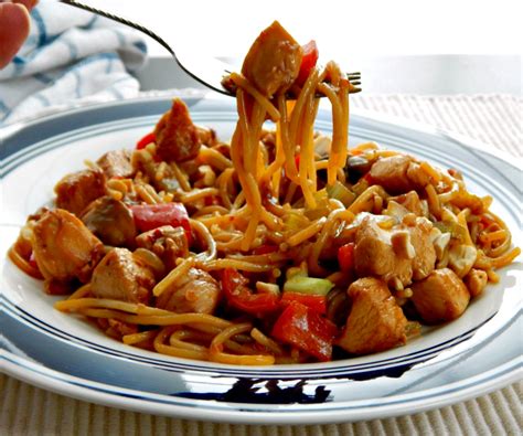 Kung Pao Chicken with Noodles - Frugal Hausfrau