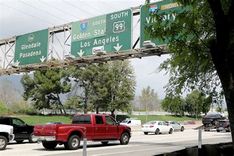 Sign for US 99, the precursor to I-5, reappears on Los Angeles freeway