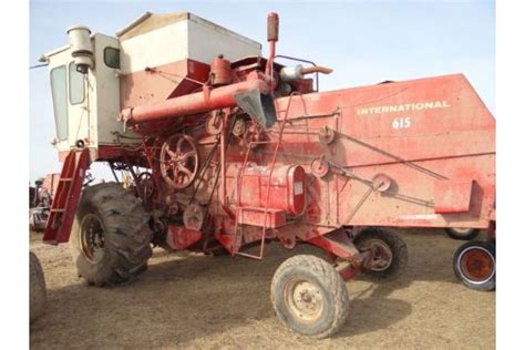 1974 Ih 615 Combine W Platform Ran When Pulled In Barn Manual In Shed