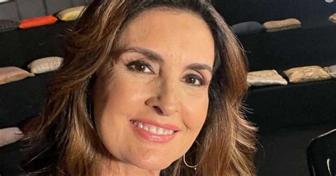 Aos 60 anos Fátima Bernardes surge de cara lavada e impressiona