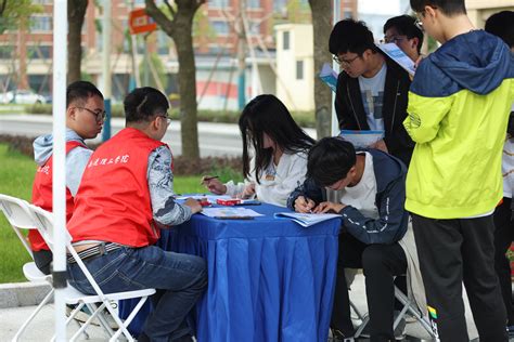 我校举办首届大学生生涯嘉年华活动