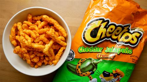 Cheetos Cheddar Jalapeno Crunchy Historian Sipsien Rapinaa