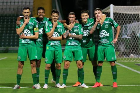 Chapecoense recebe a Ponte Preta podendo assumir liderança da Série B