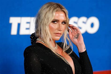 Kesha Poses Nude In Vacation Photo After Leaving Dr Luke S Record Label