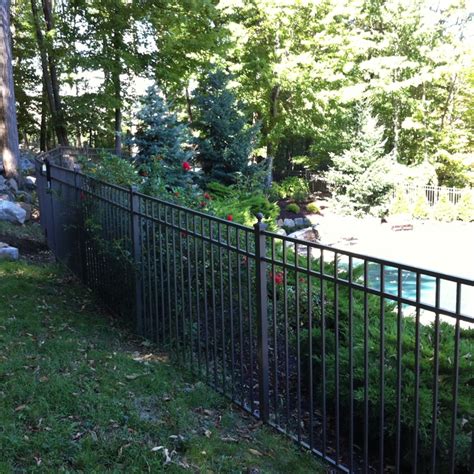 Guide to Choosing Fence Materials - Western Fence Co.