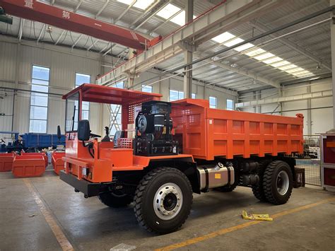 Working video of 8 ton underground mining dump trucks - Mining small