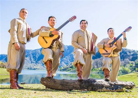 AADI Haciendo Caminos domingo a puro folklore en el Teatro San Martín