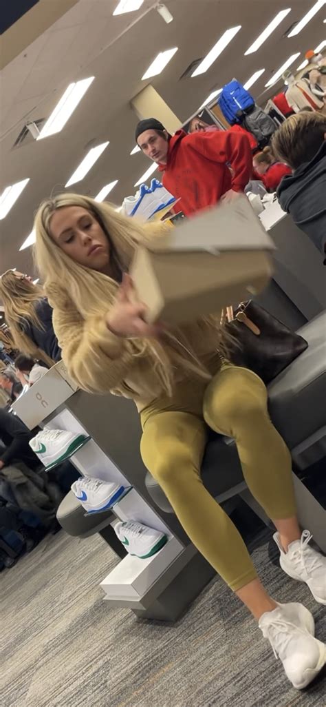 Petite Battle Blonde VS RedHead Spandex Leggings Yoga Pants Forum