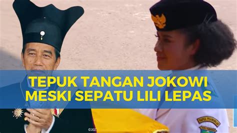 Mental Baja Lilly Pembawa Baki Bendera Saat Sepatu Lepas Tetap Tenang