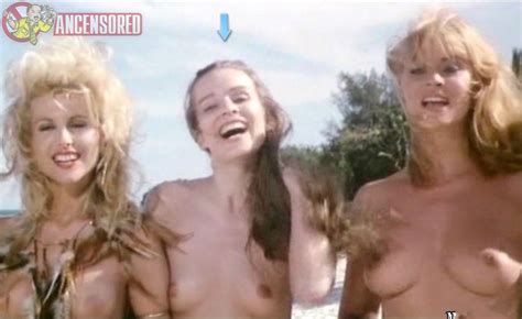 Naked Angelica Böck in Dirndljagd am Kilimandscharo