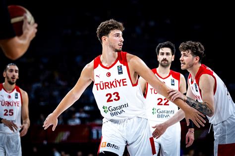 FIBA Olimpiyat ön elemeleri 12 Dev Adam ilk maçında İzlanda yı rahat