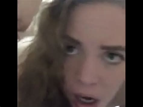 Princess le da a papá una mamada profunda y descuidada antes de inclinarse para una paliza anal