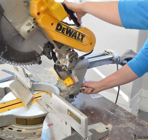 Dewalt Dws780 12 Dual Bevel Compound Miter Saw Review Artofit