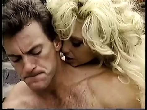 Kurvige Nymphomanin Hat Harten Wilden Sex Und Bekommt Dann Eine Sahnige Berraschung Xhamster