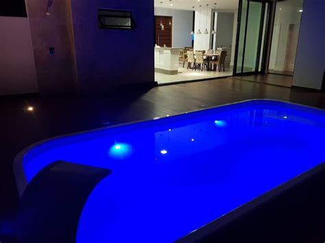 Refletor Led Azul W Ilumina O Mm Piscina Em At X Sem Juros