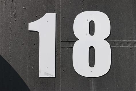 Большие цифры 18