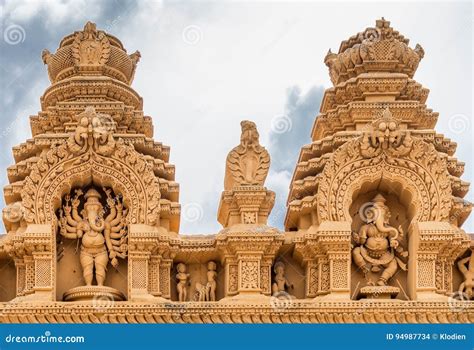 Lord Ganesha En El Templo De Srikanteshwara En Ganjangud La India Foto