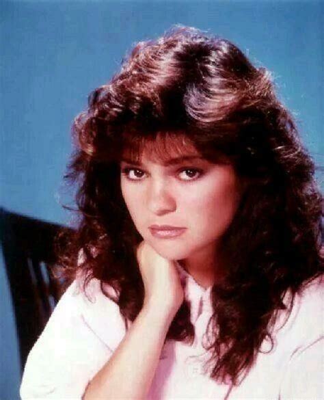 Valerie Bertinelli, 1977.. Feathered Hair Cut, Feathered Hairstyles ...