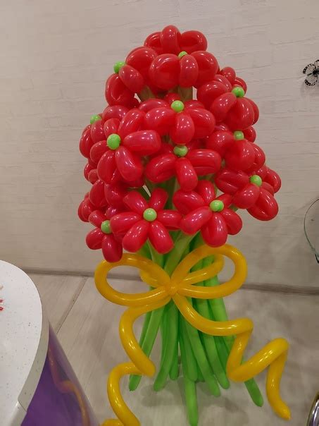 Огромный и яркий букет из ромашек. Ромашки выполнены из шаров ...