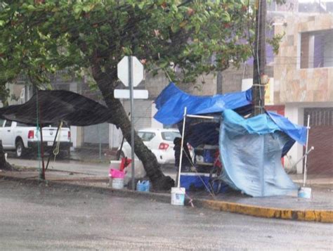 Advierte Protección Civil por intensas lluvias del disturbio 94L