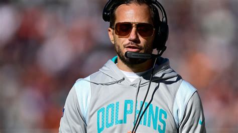 WATCH: Dolphins' Mike McDaniel hypes up participants in DCC 5K