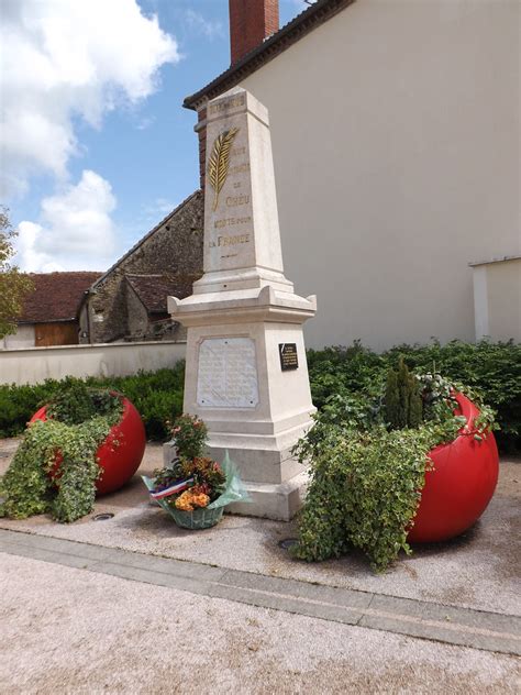 89 Chéu Monument aux morts de Chéu 89 Yonne Jean François Python