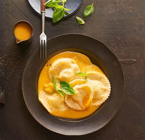 Ravioli mit Ricotta Käse Füllung und Kürbissauce für Thermomix