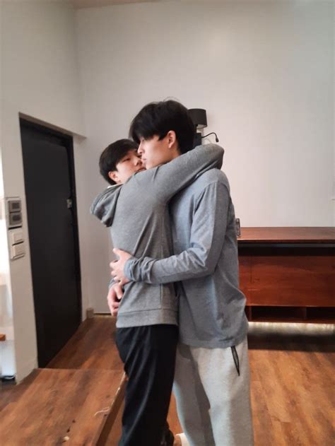 Pin by 𝒅𝒊 on ᴘᴏɴᴅ ɴᴀʀᴀᴠɪᴛ ปอนด Need somebody to love Gmmtv actors Cute gay couples