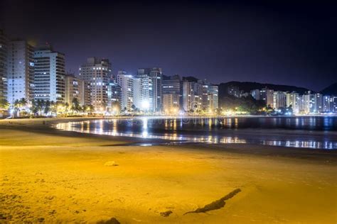 O Que Fazer No Guarujá A Noite - Guaruja, Praia Das Astúrias Na Noite Foto de Stock - Imagem de urbano ...