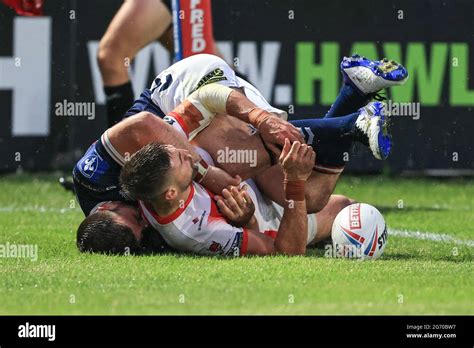 Tommy Makinson Of St Helens Goes Over For A Try Stock Photo Alamy