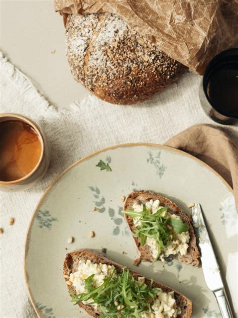 Zelfgemaakte Eiersalade Met Bieslook Mosterd En Kappertjes