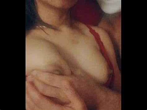 Presionando Tetas XVIDEOS