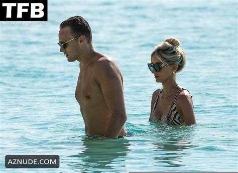 Chloe Roberts Sexy Seen Flaunting Her Gorgeous Body In A Bikini At The Beach In Barbados Aznude