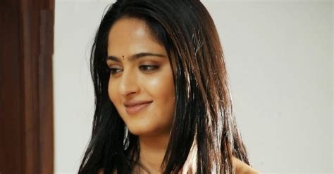 Tamil Hot Actress Photos And Wallpapers Anushka Shetty Sexy Dancing Image