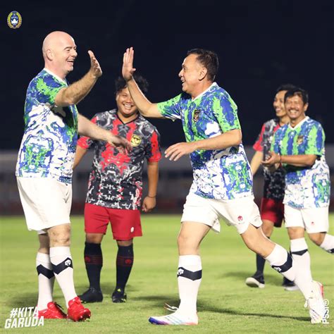 Momen Presiden Fifa Dan Ketum Pssi Main Sepakbola Bareng Yang Jadi