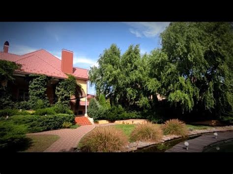 Дом БОМБА с Прудами и Крутым Ландшафтным Дизайном на Юге - YouTube