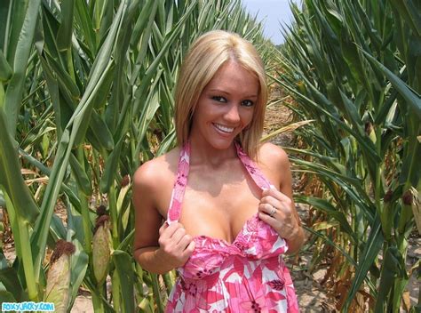 Sexy Babe Inserts A Bottle Into Her Pussy Out On A Cornfield Porn Pictures XXX Photos Sex