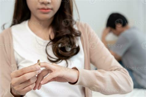 Divorce Woman Remove Married Ring Couples Desperate And Disappointed After Marriage Husband