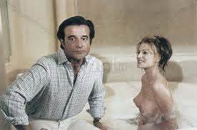 Naked Elizabeth Nottoli In Vacanze Di Natale