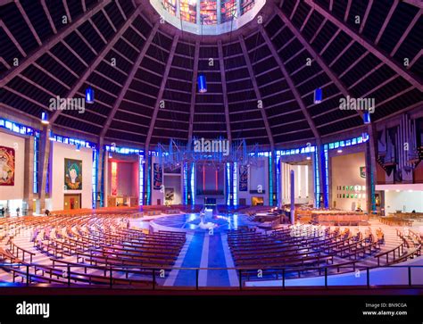 Liverpool cathedral interior catholic hi-res stock photography and ...