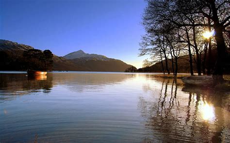 Wooden Boat In A Lake In Autumn Lake Boats Autumn Nature And