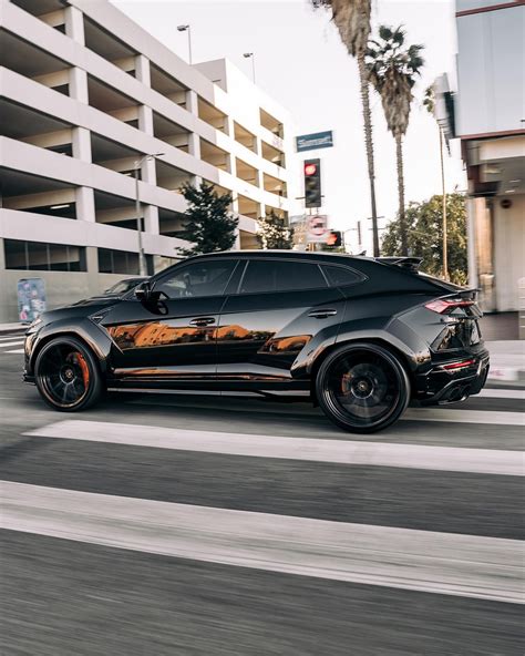 Carbon Widebody Lambo Urus Barely Fits Inside A Lane Rides Stealthy On