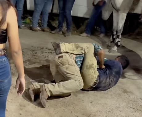 Se Agarran A Golpes Y Patadas En El Baile De La Feria De Chumayel