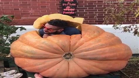 THE WORLDS BIGGEST PUMPKIN World Record Pumpkin Biggest