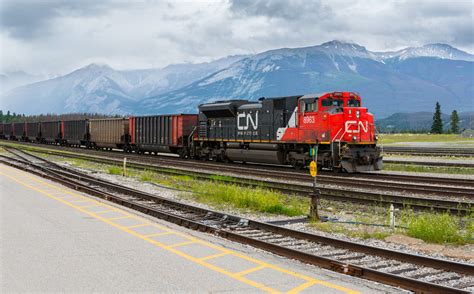 Unifor Seeks Conciliation As Talks With Cn Rail Stall Amid Layoff Notice Hr News Canada