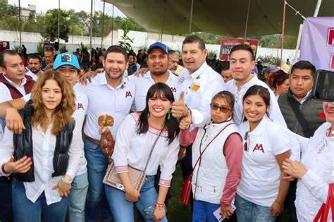 Más de 5 mil personas de la región de Chignautla reciben al Senador