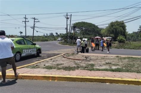 Bloquean La Carretera Veracruz Medell N Para Exigir A La Cfe Atienda